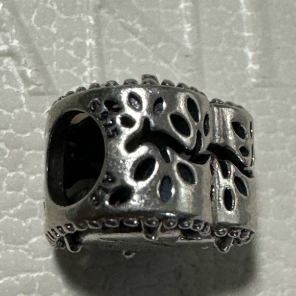 Authentic PANDORA Openwork Heart & Family Tree Charm - Picture 3 of 4